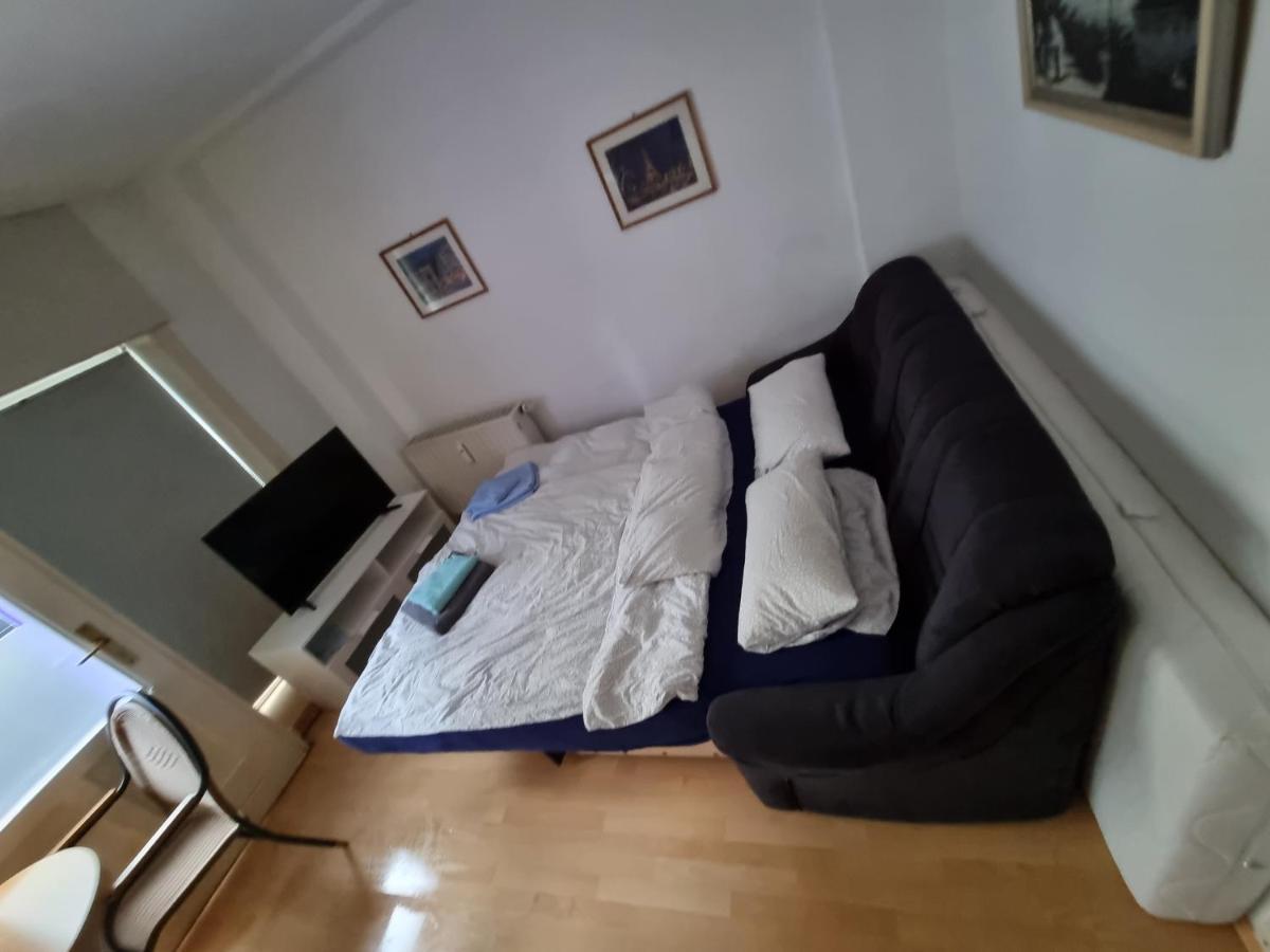 Zentrale 2 Zimmer Eg Wohnung Mit Balkon Lipsko Exteriér fotografie